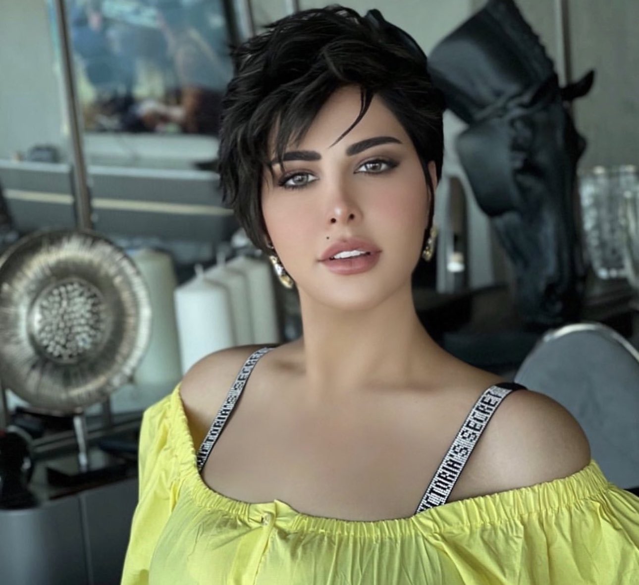 نجل نتنياهو يهاجم الفنانة شمس الكويتية