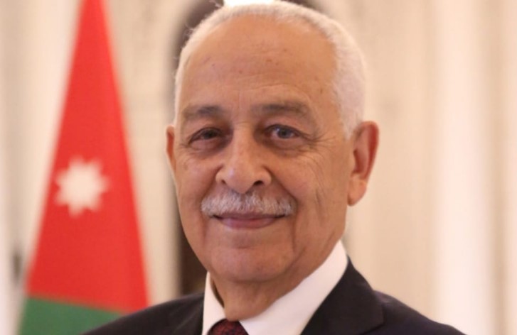 مندوبا عن الملك.. العيسوي يعزي آل