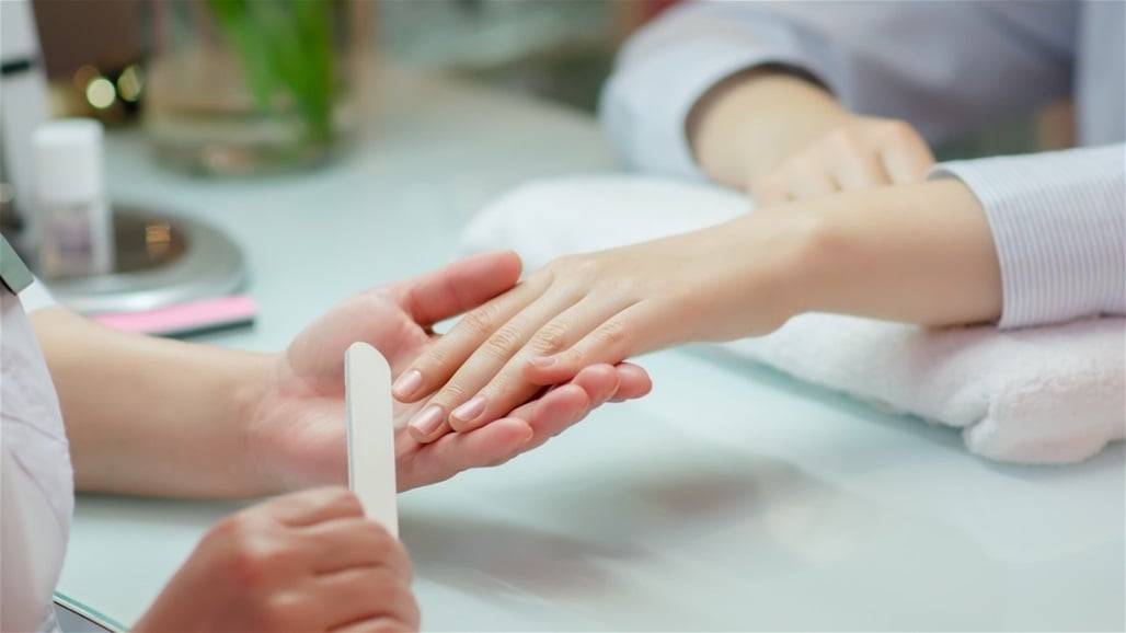 جلسة عناية بالأظافر تتحول لكابوس