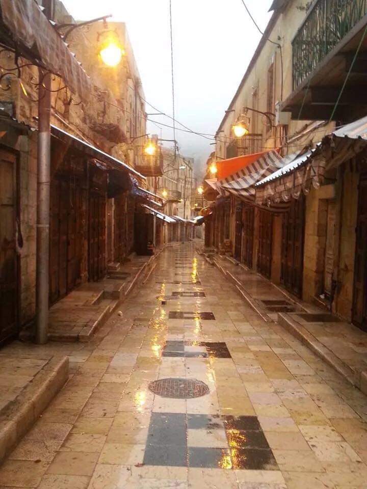 شارع الخضر في السلط يعبق برائحة