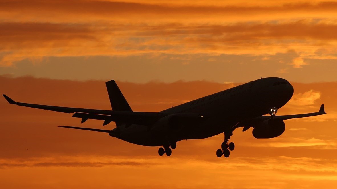 واقعة طريفة.. طائرة تقلع وتترك الركاب