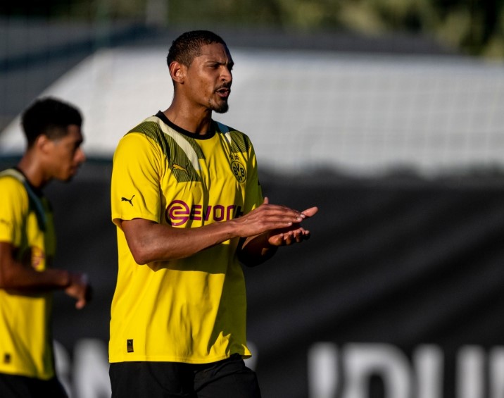 هالر يقهر السرطان بثلاثية في 8