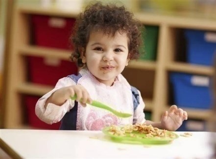 دراسة تكشف تأثير تغذية الطفل على