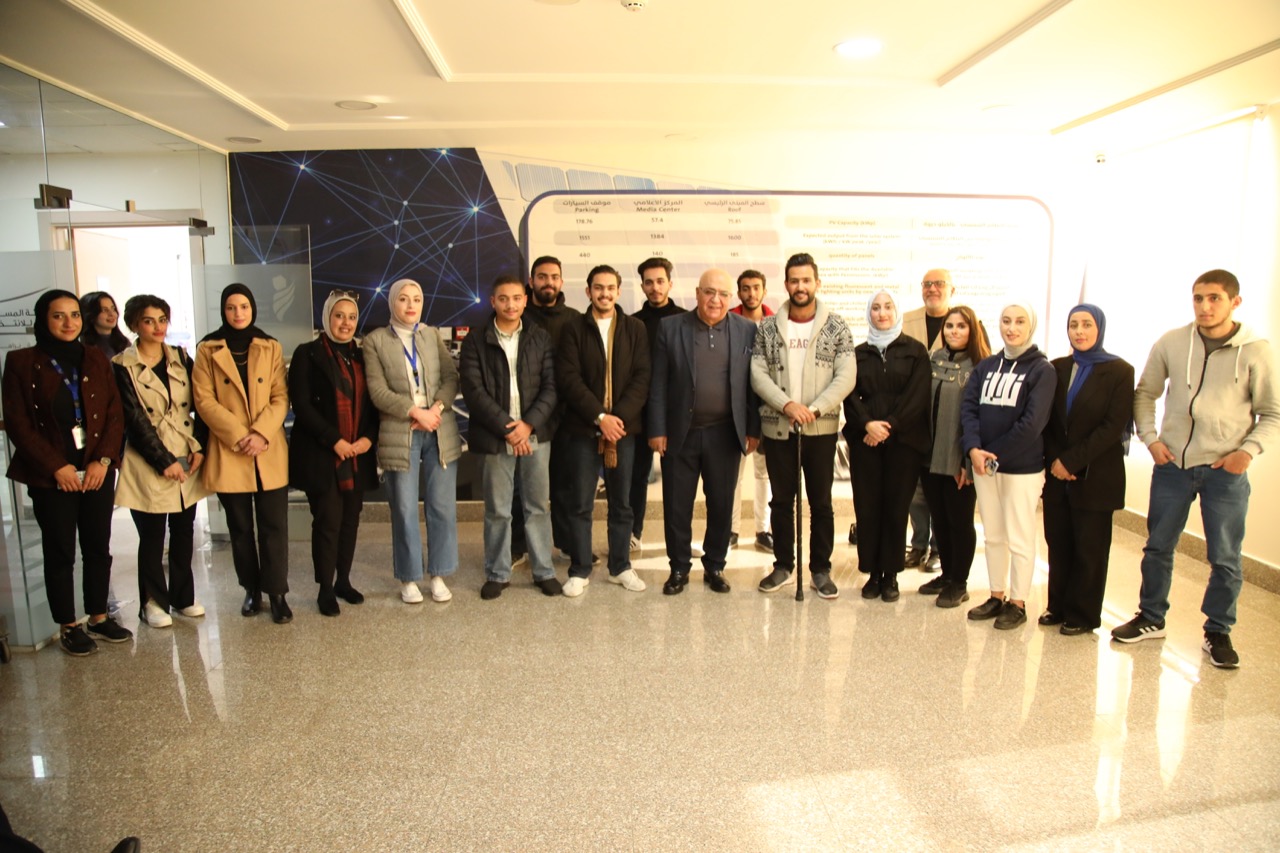 طلبة جامعة البترا يزرون الهيئة المستقلة