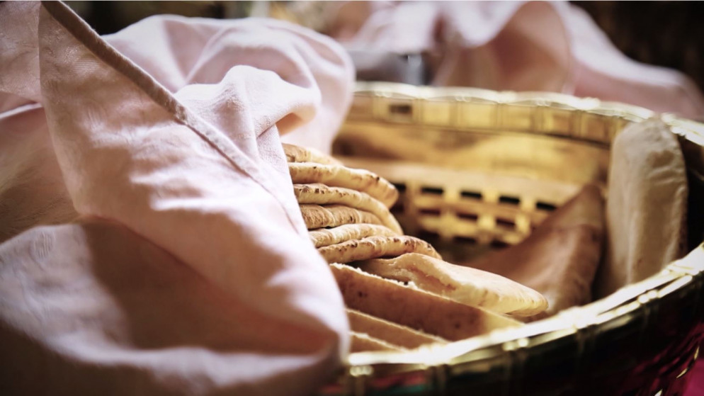 الحكومة ملتزمة بعدم زيادة أسعار الخبز