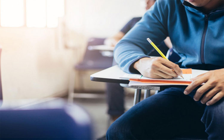 نحو 18 ألف طالب يتقدم لآخر