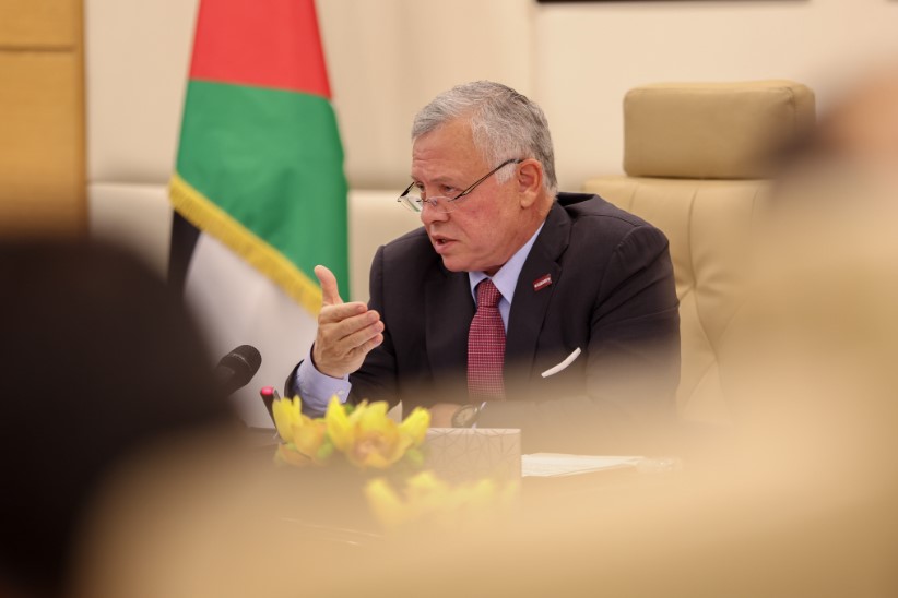 اجتماع في قصر الحسينية.. الملك: عامل