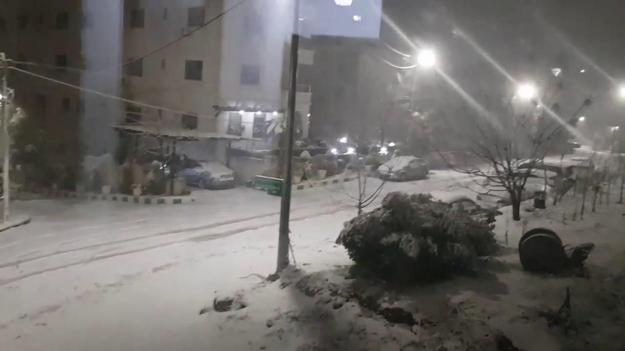 وادي عربة تشهد تساقطا للثلوج الممزوجة