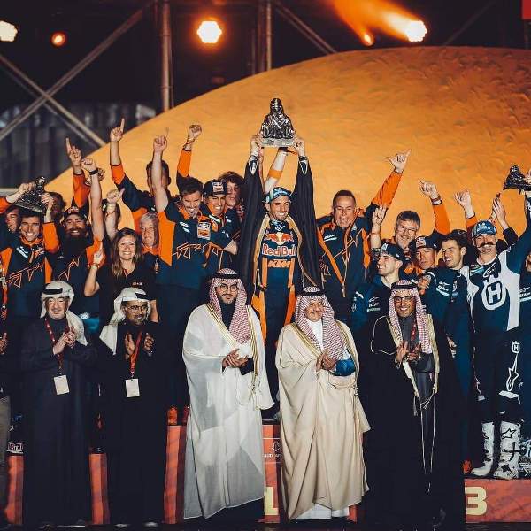 دراجات KTM تحسم المراكز الثلاث الأولى