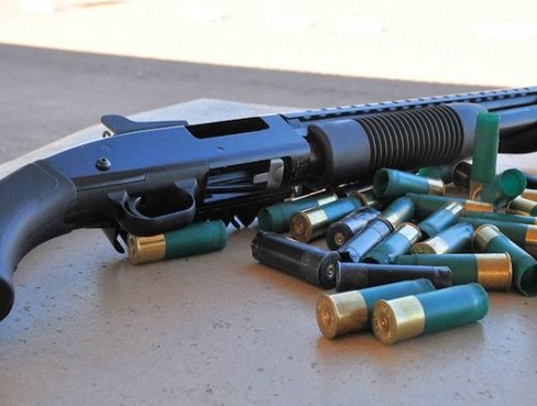 زوج يقتل زوجته بطلقات بمبكشن ويسلم