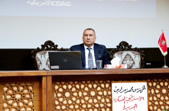 مهند عباس حدادين يحاضر في كلية