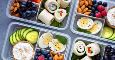 “الأغذية العالمي” قدم وجبات صحية لـ83