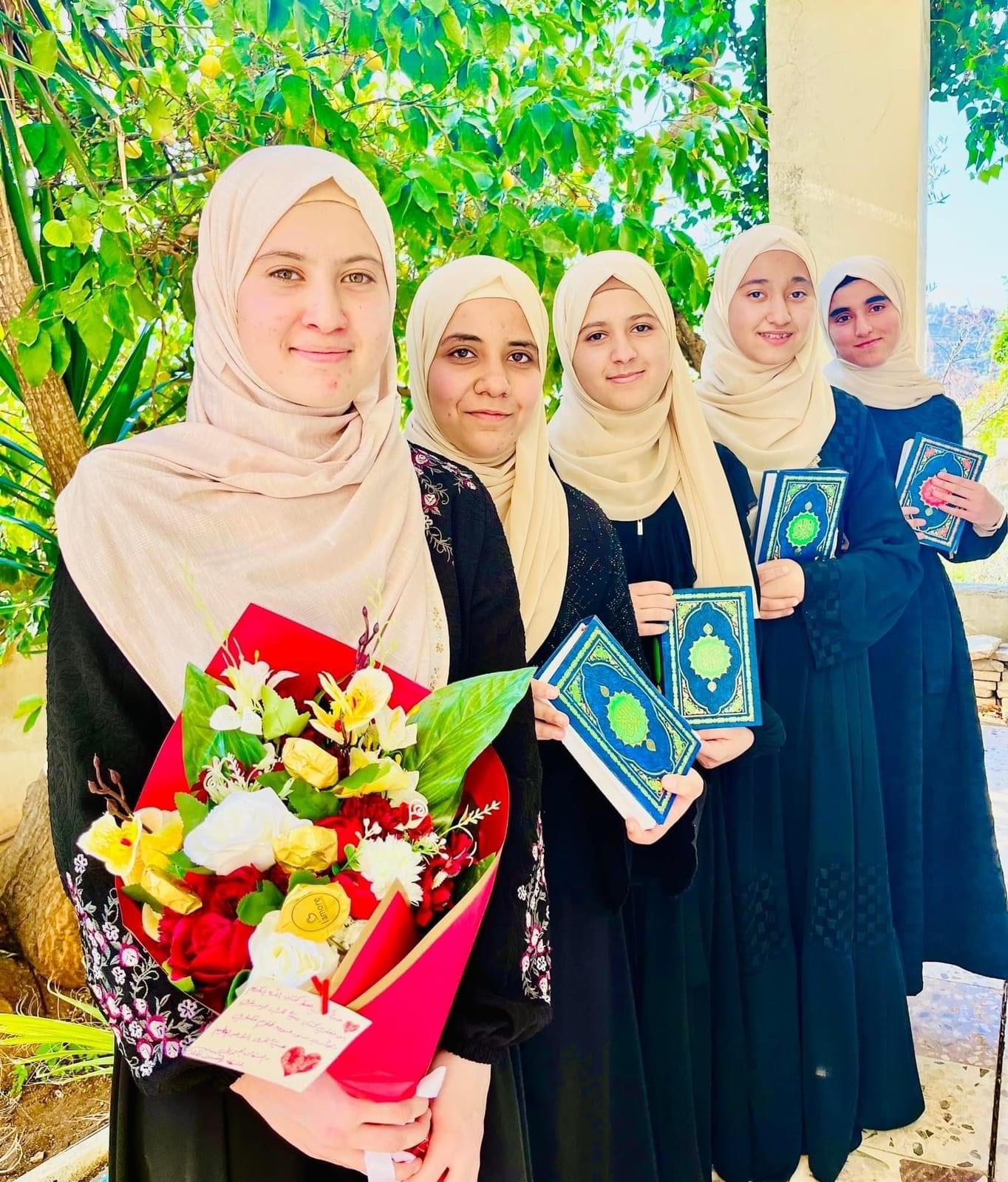 5 حافظات من قرية حلاوة في