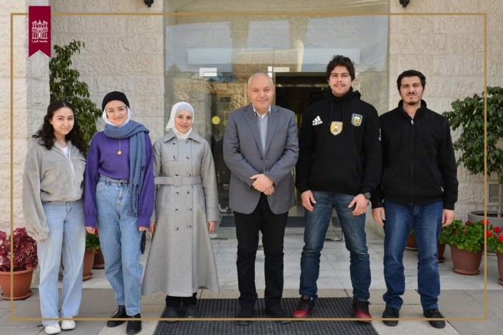 جامعة البترا تبتعث عددا من طلبتها
