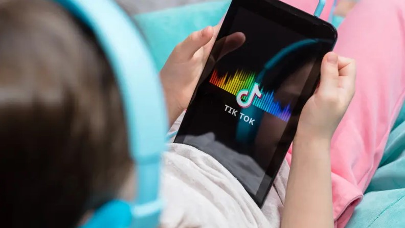 بسبب تحدّ على تيك توك.. تسمم