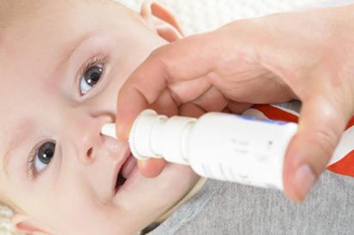 طبيبة تحذر من خطر قطرات الأنف