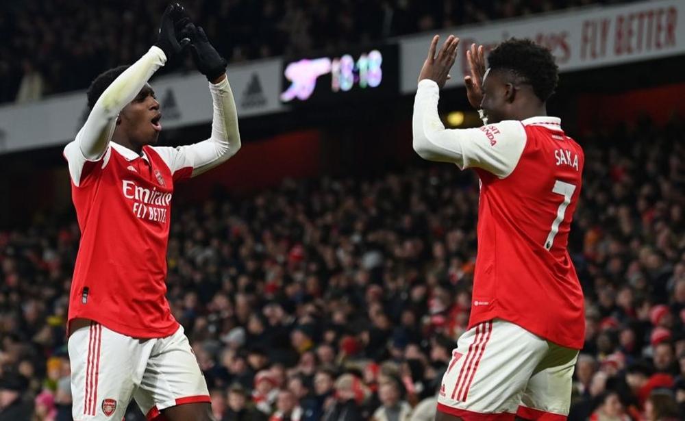 آرسنال يحقق فوزا مثيرا على مانشستر