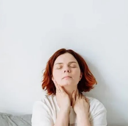 التهاب الحلق لمدة طويلة.. مؤشر على