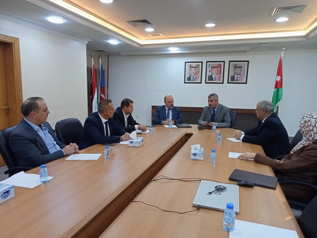 الخرابشة يوقع مذكرة تفاهم لاستغلال الصخر