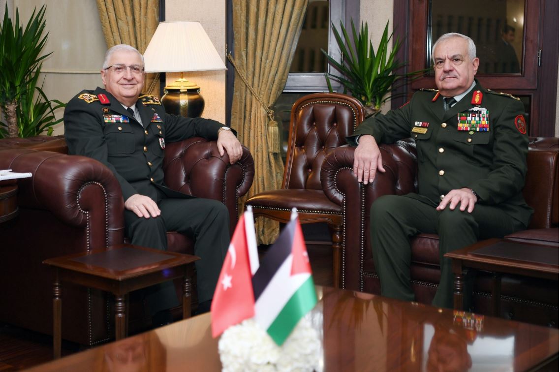 رئيس هيئة الأركان يلتقي نظيره التركي