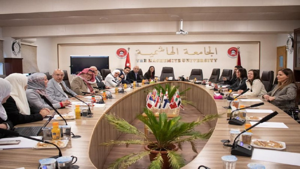 السفيرة البريطانية تؤكد التزام بلادها لدعم