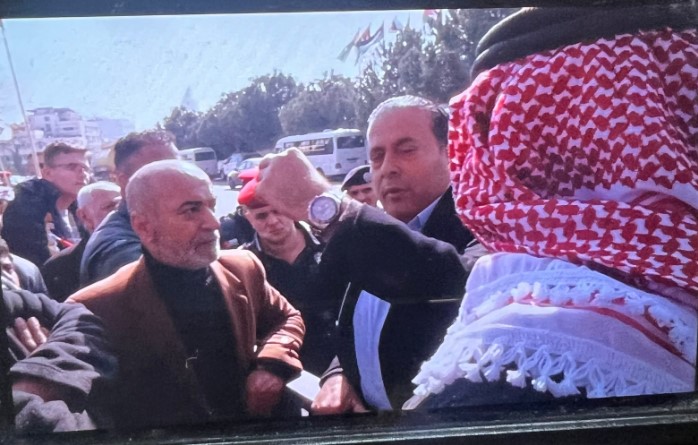 معتصمون أمام مجلس النواب يطالبون بإصدار