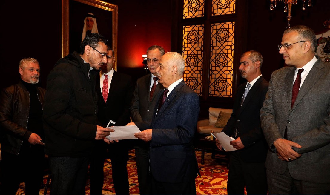 تنفيذا للتوجيهات الملكية.. العيسوي يسلم مساكن