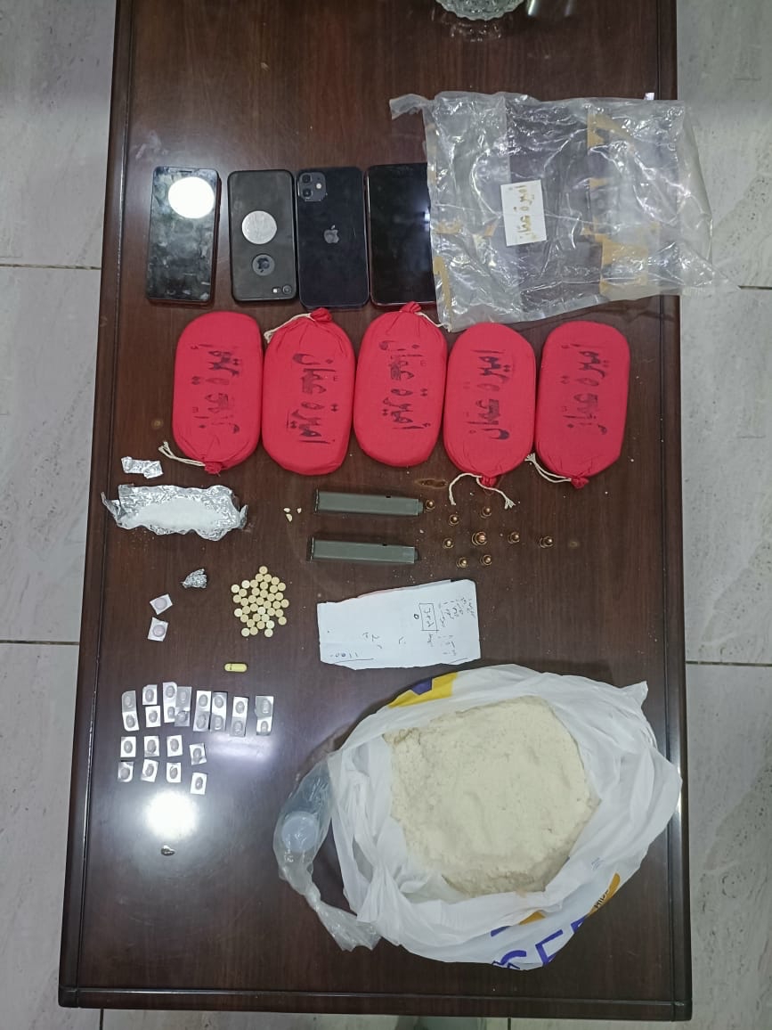 القبض على تاجر للمخدرات مطلوب ومصنف