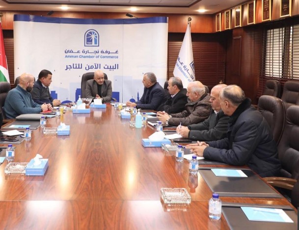 تجارة عمان تتابع قرار إزالة اللوحات