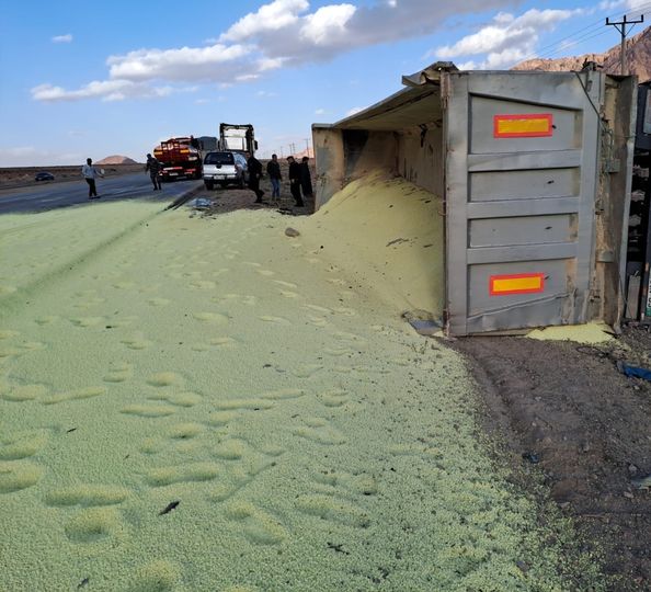 تدهور مركبة شحن بعد جمرك اليتيم