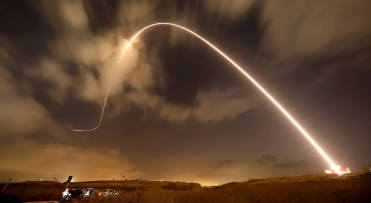 الإعلام العبري: اعتراض صاروخ أطلق من