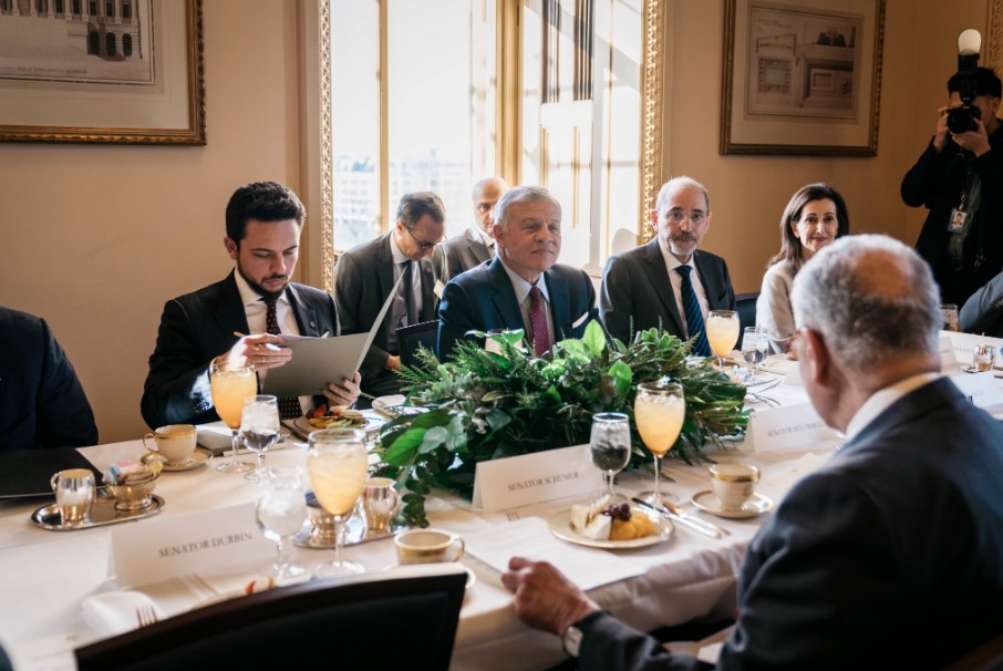 الملك يلتقي قيادات مجلس الشيوخ الأمريكي