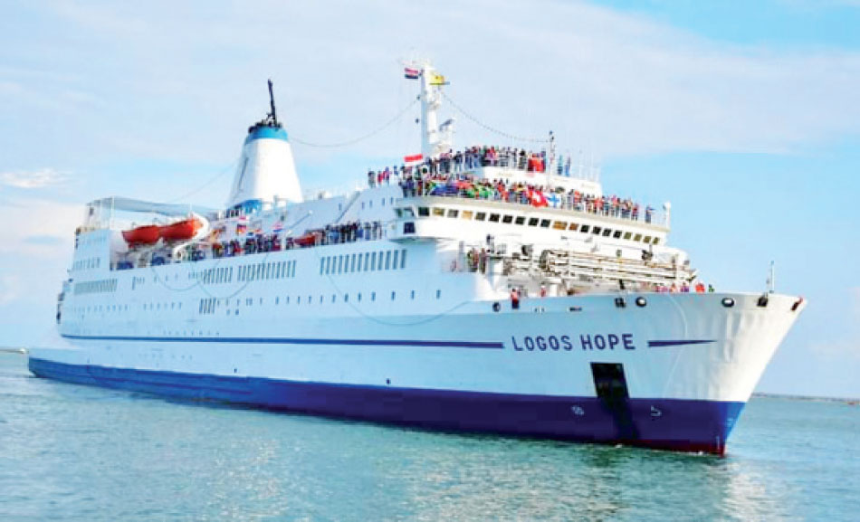 وزيرة الثقافة تفتتح جناح كتب المملكة