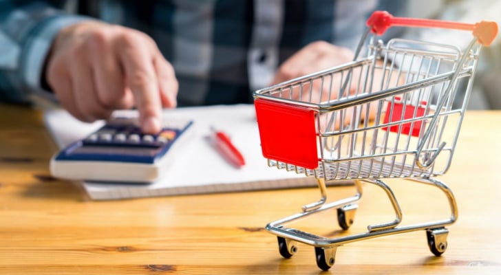 محلل اقتصادي للحكومة: الكرة في ملعبكم