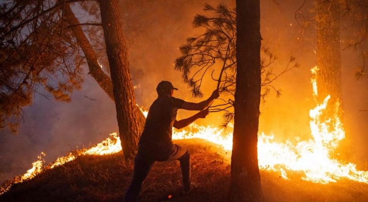 13 قتيلا على الأقل جراء حرائق