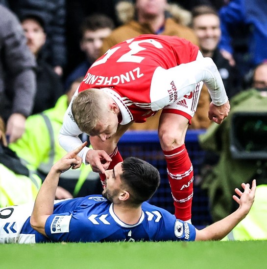 ايفرتون يصدم ارسنال ويخطف النقاط كاملة