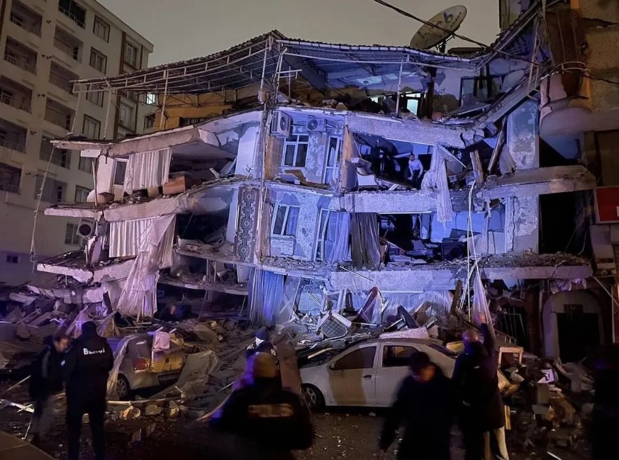 أكبر زلزال تشهده تركيا منذ قرن..