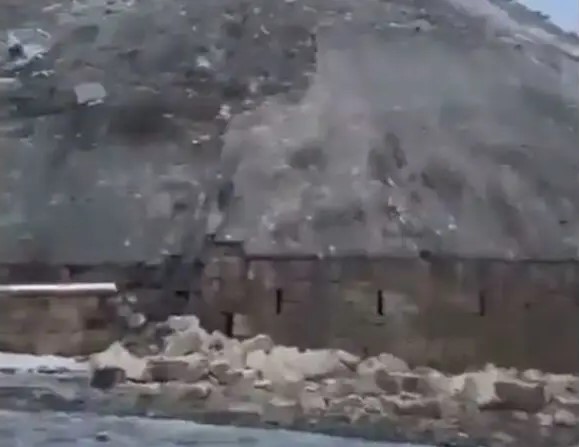 وسائل إعلام: تهدّم أجزاء من قلعة