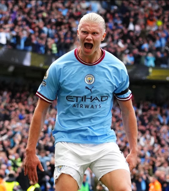 كاراجر: هالاند يحرز أهدافه بالصدفة.. واختار