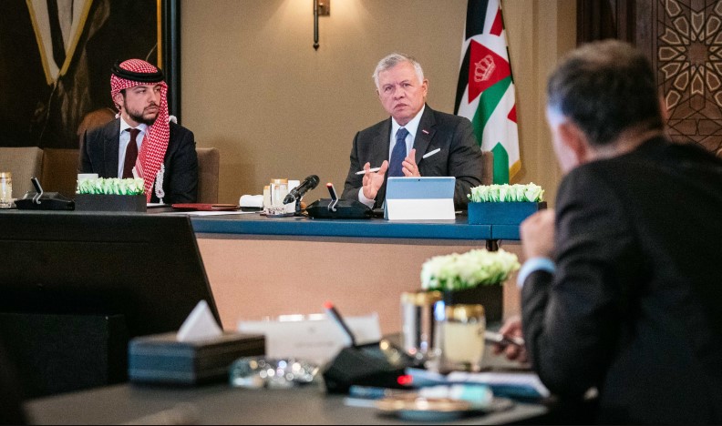 الملك يطلع على برنامج الحكومة لتنفيذ