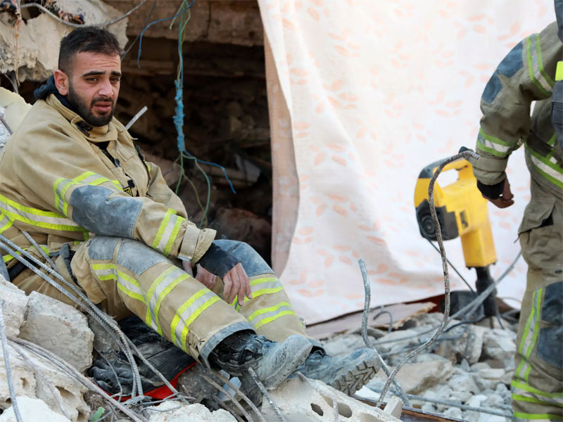 في مدينة جبلة المنكوبة.. أبنية مفتتة