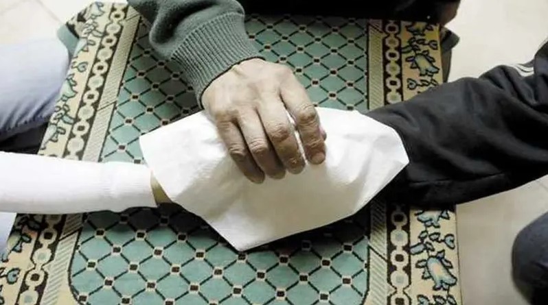 أنجب 12 ابنا.. طبيب شهير يخفي