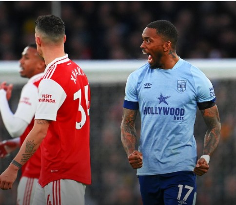 آرسنال يواصل إهدار النقاط قبل قمة