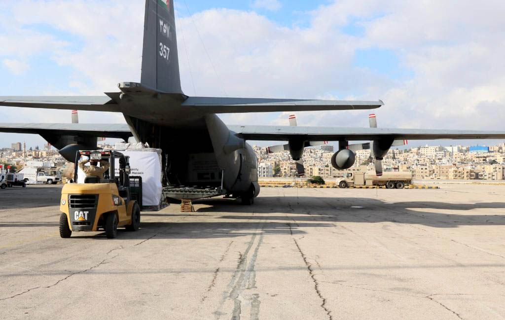 سلاح الجو ينقل 480 خيمة إلى