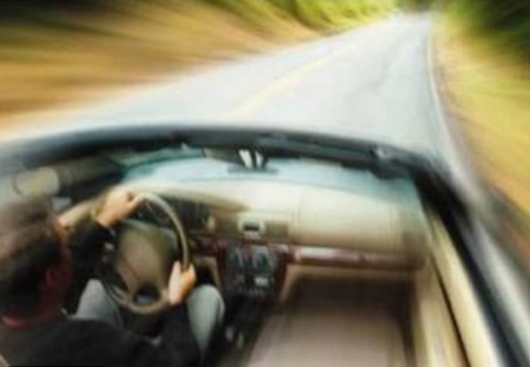 بسرعة 213 كمساعة على طريق الـ