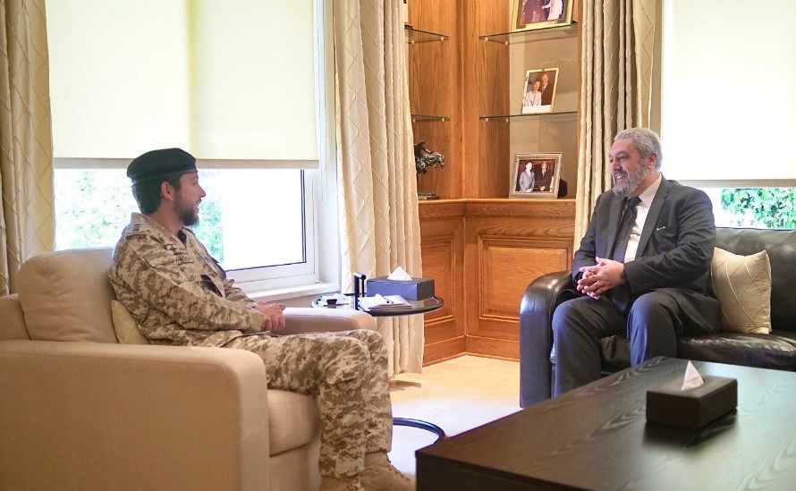 ولي العهد يلتقي غيث الطراونة