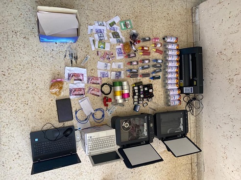 مكافحة المخدرات تطيح بشبكة جرمية زيفت