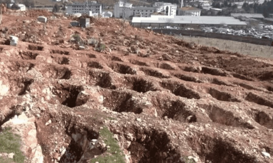 أتراك يناضلون لدفن جثث ضحاياهم