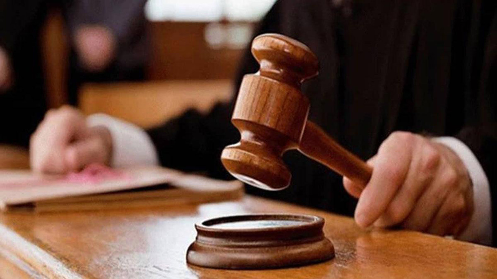 السجن 12 عاما لرجل قتل معلمه