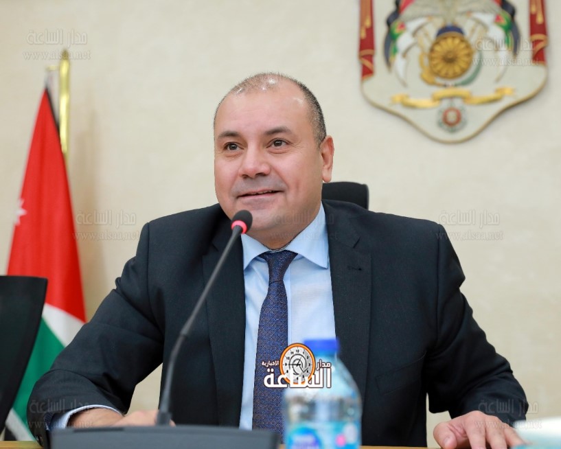 العودات يحسم الجدل حول دستورية القوانين